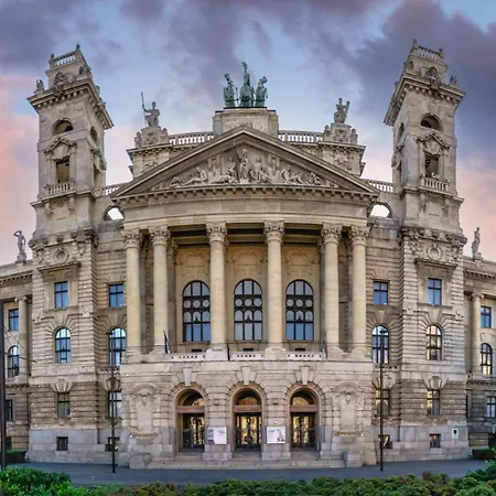 Goethe Palais Am Grossen Garten, Arbeitsplatz, Ruhig, Max 6p, Smart-tv, Eigener Parkplatz *