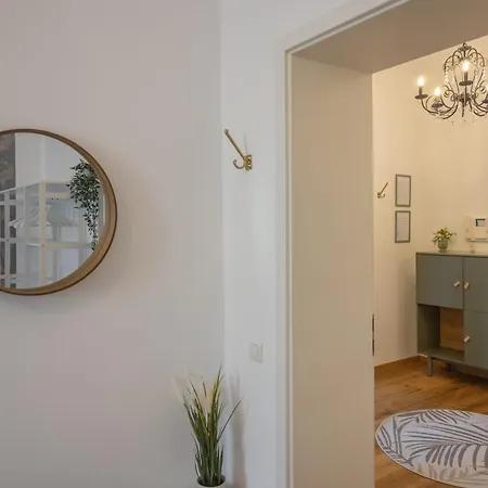Apartman Goethe Palais Am Grossen Garten, Arbeitsplatz, Ruhig, Max 6p, Smart-tv, Eigener Parkplatz *