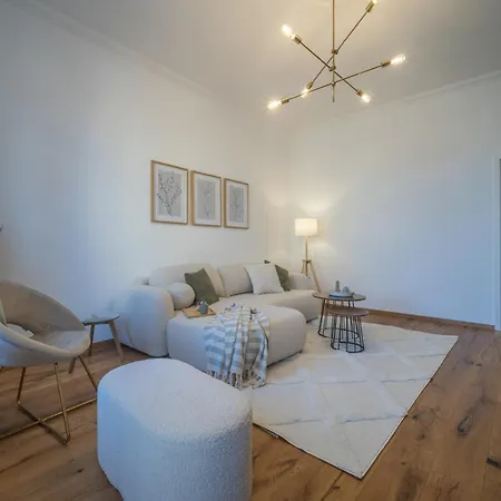 Goethe Palais Am Grossen Garten, Arbeitsplatz, Ruhig, Max 6p, Smart-tv, Eigener Parkplatz Dresde