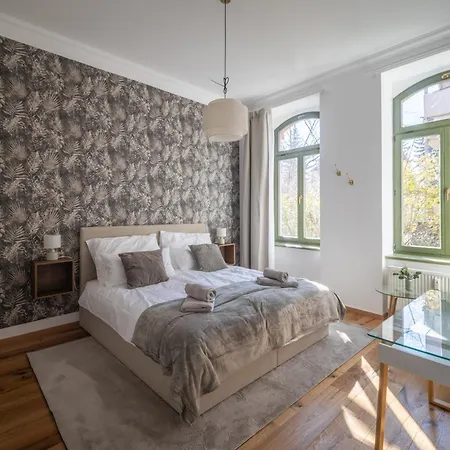 Goethe Palais Am Grossen Garten, Arbeitsplatz, Ruhig, Max 6p, Smart-tv, Eigener Parkplatz * Dresda