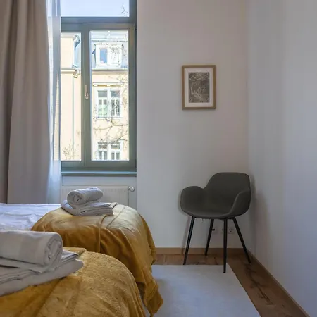 Apartman Goethe Palais Am Grossen Garten, Arbeitsplatz, Ruhig, Max 6p, Smart-tv, Eigener Parkplatz