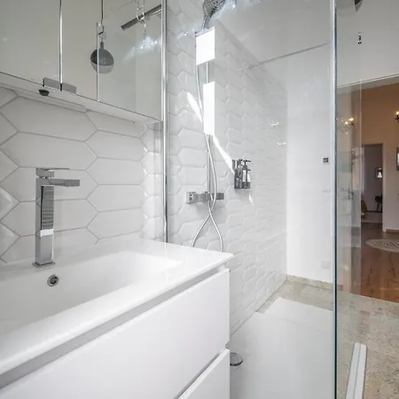 Goethe Palais Am Grossen Garten, Arbeitsplatz, Ruhig, Max 6p, Smart-tv, Eigener Parkplatz Appartement