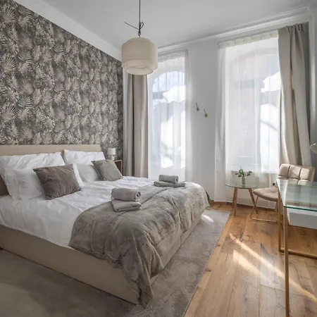 Goethe Palais Am Grossen Garten, Arbeitsplatz, Ruhig, Max 6p, Smart-tv, Eigener Parkplatz Drezda