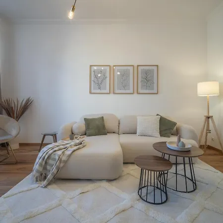 Goethe Palais Am Grossen Garten, Arbeitsplatz, Ruhig, Max 6p, Smart-tv, Eigener Parkplatz Dresda