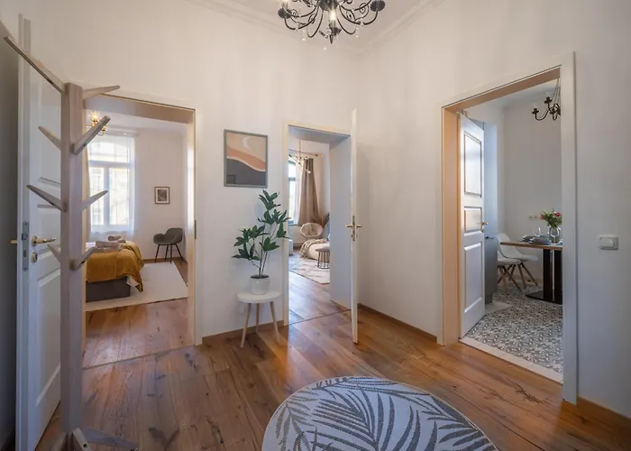 Goethe Palais Am Grossen Garten, Arbeitsplatz, Ruhig, Max 6p, Smart-tv, Eigener Parkplatz * Dresden