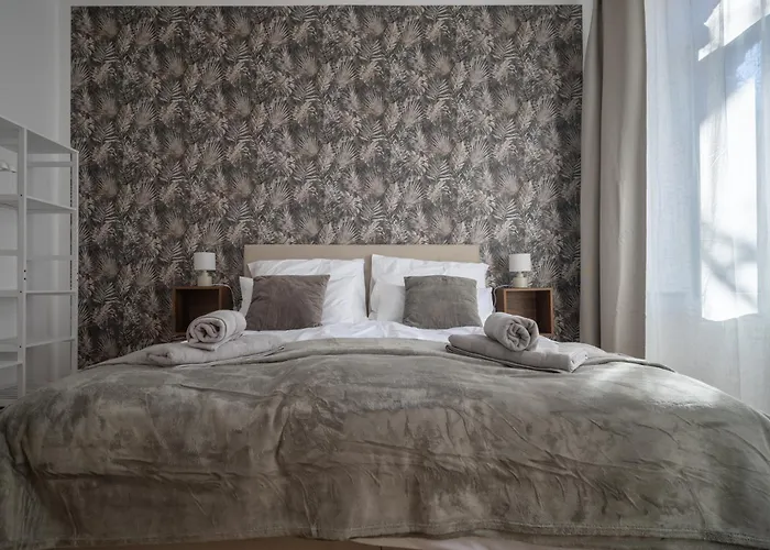 Goethe Palais Am Grossen Garten, Arbeitsplatz, Ruhig, Max 6p, Smart-tv, Eigener Parkplatz Apartamento