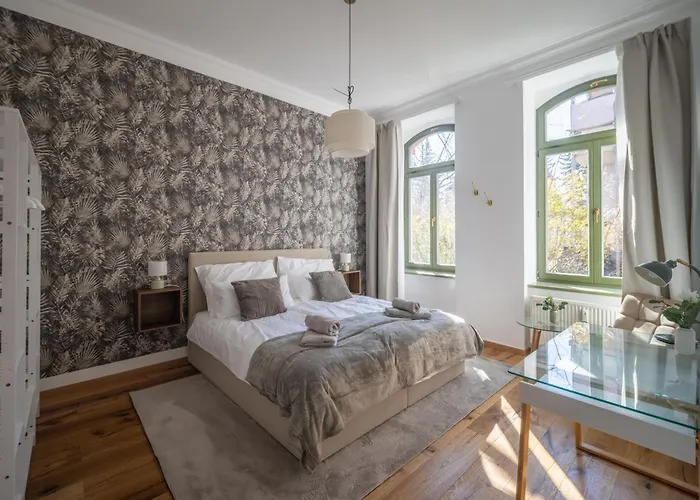 Goethe Palais Am Grossen Garten, Arbeitsplatz, Ruhig, Max 6p, Smart-tv, Eigener Parkplatz * Dresden