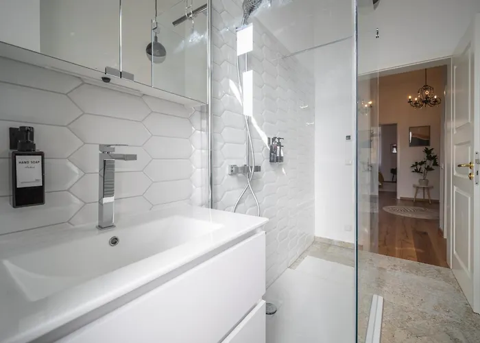 Goethe Palais Am Grossen Garten, Arbeitsplatz, Ruhig, Max 6p, Smart-tv, Eigener Parkplatz Apartamento