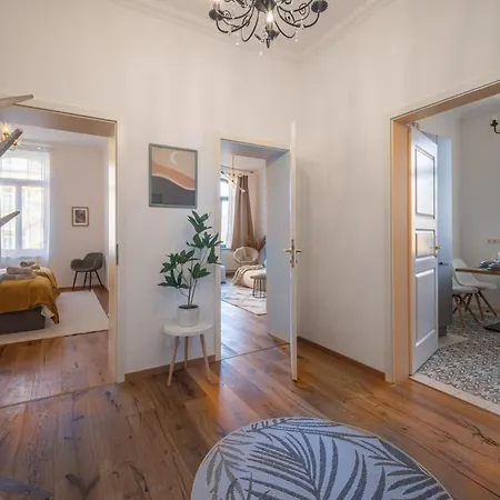 Goethe Palais Am Grossen Garten, Arbeitsplatz, Ruhig, Max 6p, Smart-tv, Eigener Parkplatz * Drážďany